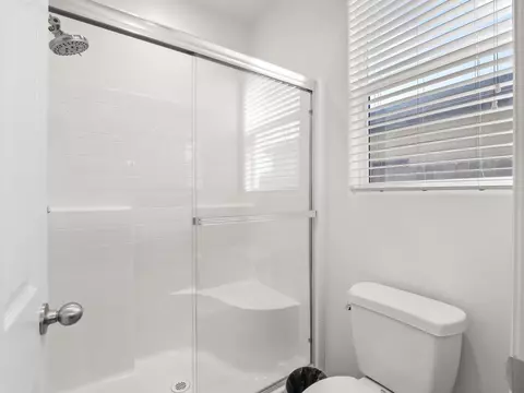 Bath - 3047 Austin Ln, Clovis, CA 93619 photo 2 of 9