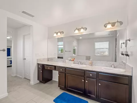 Bath - 3047 Austin Ln, Clovis, CA 93619 photo 6 of 9