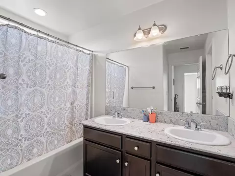 Bath - 3047 Austin Ln, Clovis, CA 93619 photo 9 of 9