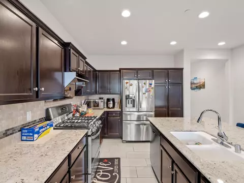 Kitchen - 3047 Austin Ln, Clovis, CA 93619 photo 3 of 4