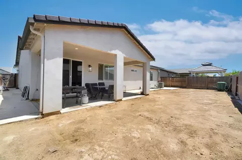 Exterior - 3586 White Sands Dr, Madera, CA 93637 photo 5 of 6