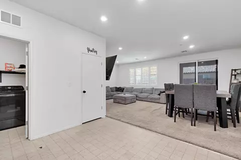 Entry Way - 3586 White Sands Dr, Madera, CA 93637 photo 3 of 4