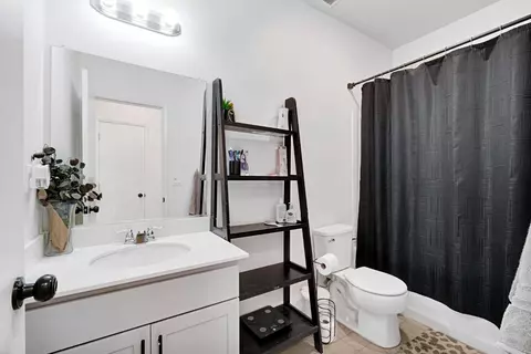 Bath - 3586 White Sands Dr, Madera, CA 93637 photo 1 of 3