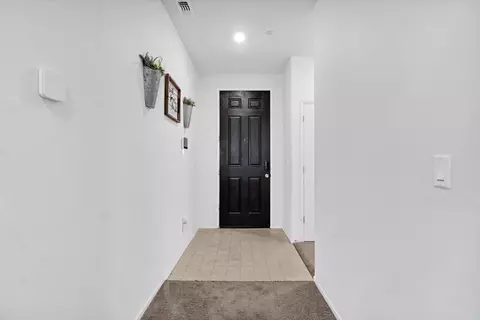 Entry Way - 3586 White Sands Dr, Madera, CA 93637 photo 2 of 4