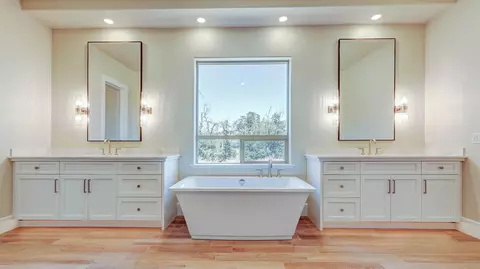 Bath - 19618 Ventana Hills Dr, Clovis, CA 93619 photo 1 of 3
