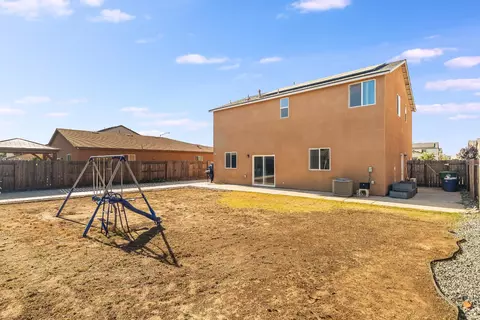 1869 E Gum Ave, Reedley, CA 93654 photo 3