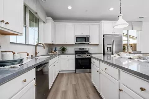 294 N Vista Ave, Fowler, CA 93625 photo 5