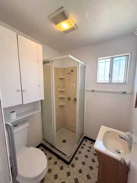 Bath - 1348 Sanger Ave, Sanger, CA 93657 photo 1 of 2