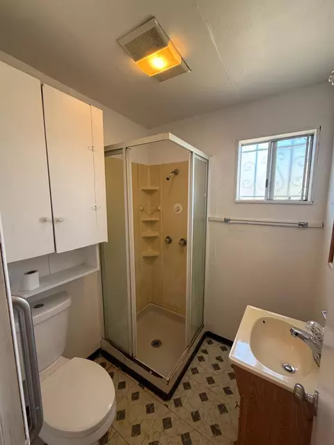 Bath - 1348 Sanger Ave, Sanger, CA 93657 photo 2 of 2