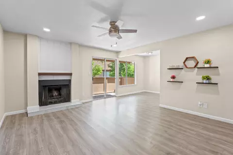 1550 W Ashlan Ave #208, Fresno, CA 93705