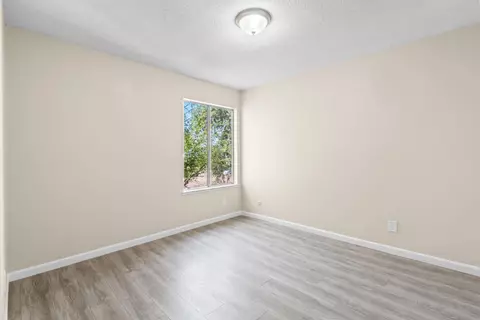 1550 W Ashlan Ave #208, Fresno, CA 93705