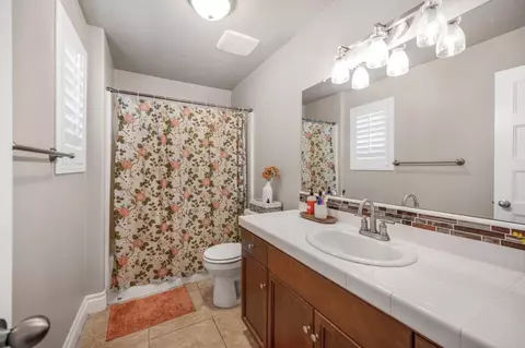 Bath - 3401 Alcove Way, Clovis, CA 93619 photo 4 of 4