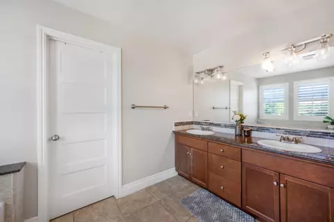 Bath - 3401 Alcove Way, Clovis, CA 93619 photo 3 of 4