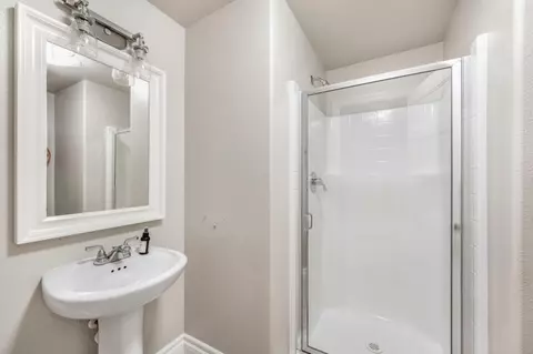 Bath - 3401 Alcove Way, Clovis, CA 93619 photo 1 of 4