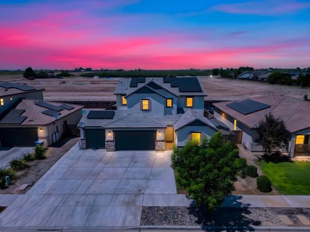 763 Howard St, Kingsburg, CA 93631