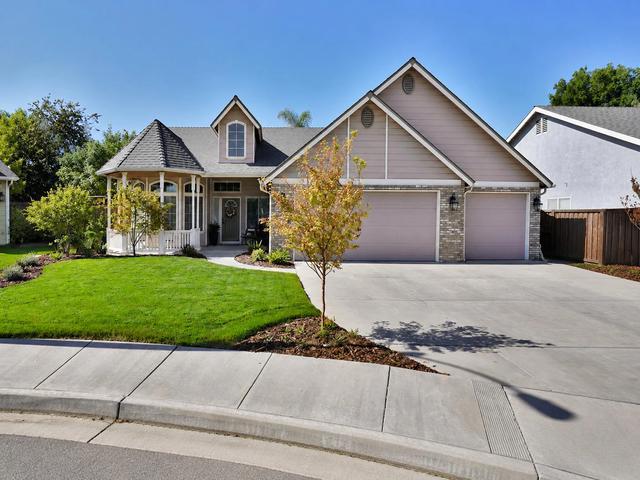 1059 W Julia Way, Hanford, CA 93230