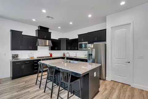 Kitchen - 253 Peters Rd S, Madera, CA 93636 photo 2 of 6