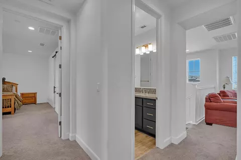 Entry Way - 253 Peters Rd S, Madera, CA 93636 photo 9 of 10