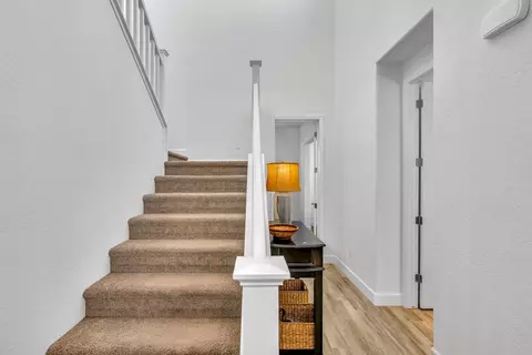 Entry Way - 253 Peters Rd S, Madera, CA 93636 photo 4 of 10