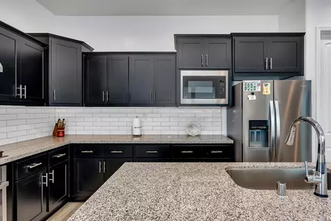 Kitchen - 253 Peters Rd S, Madera, CA 93636 photo 6 of 6