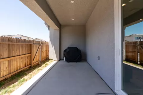 Exterior - 253 Peters Rd S, Madera, CA 93636 photo 5 of 13
