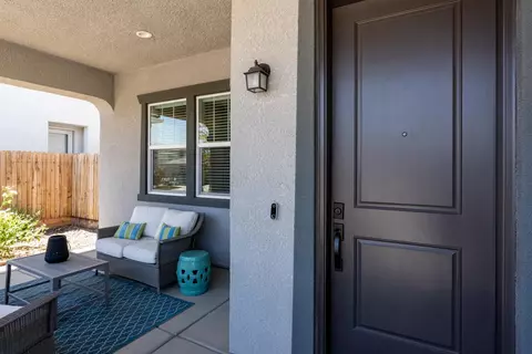 Entry Way - 253 Peters Rd S, Madera, CA 93636 photo 2 of 10