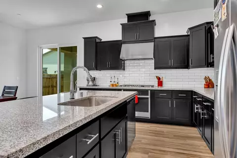Kitchen - 253 Peters Rd S, Madera, CA 93636 photo 1 of 6