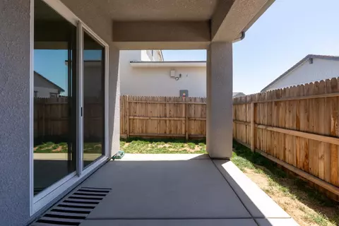 Exterior - 253 Peters Rd S, Madera, CA 93636 photo 6 of 13