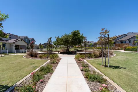 Exterior - 253 Peters Rd S, Madera, CA 93636 photo 11 of 13