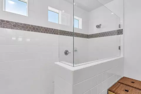 Bath - 253 Peters Rd S, Madera, CA 93636 photo 5 of 5