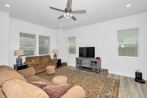 Living - 253 Peters Rd S, Madera, CA 93636 photo 2 of 2