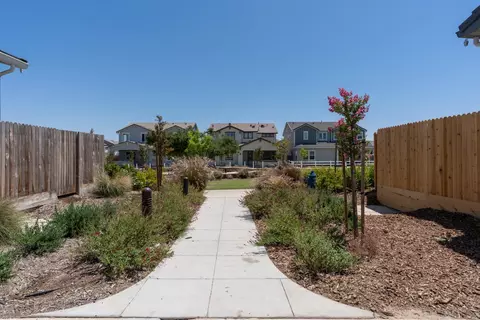 Exterior - 253 Peters Rd S, Madera, CA 93636 photo 12 of 13