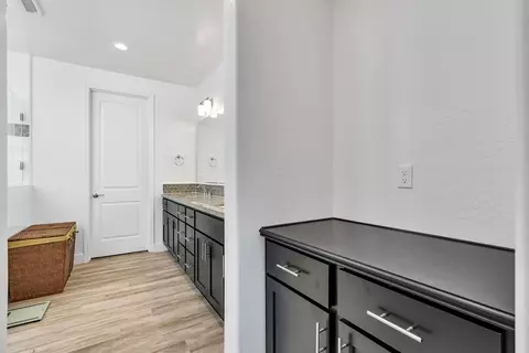 Entry Way - 253 Peters Rd S, Madera, CA 93636 photo 10 of 10