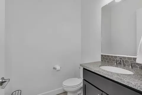Bath - 253 Peters Rd S, Madera, CA 93636 photo 1 of 5