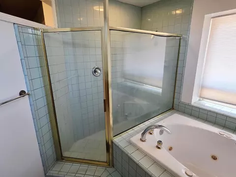 Bath - 2214 Holt Ave, Sanger, CA 93657 photo 7 of 9