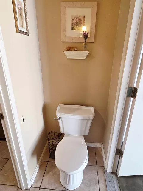 Bath - 2214 Holt Ave, Sanger, CA 93657 photo 9 of 9