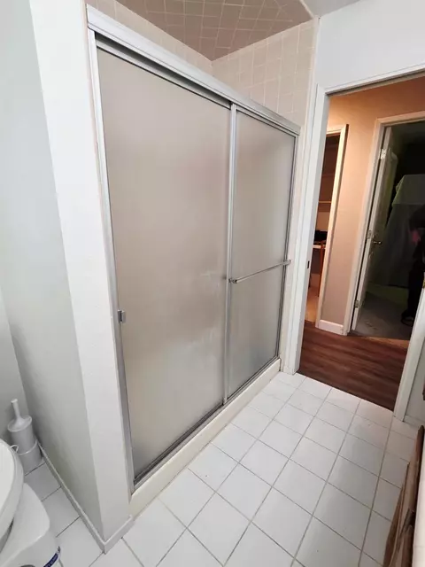 Bath - 2214 Holt Ave, Sanger, CA 93657 photo 3 of 9