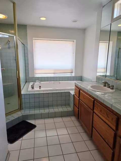 Bath - 2214 Holt Ave, Sanger, CA 93657 photo 5 of 9