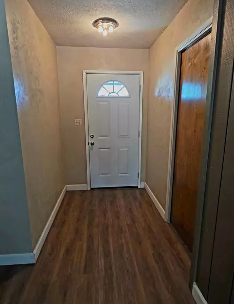 Entry Way - 2214 Holt Ave, Sanger, CA 93657 photo 1 of 3