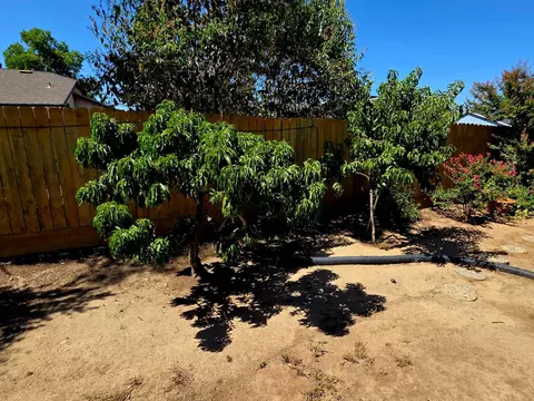 Exterior - 2214 Holt Ave, Sanger, CA 93657 photo 16 of 16