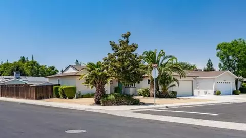 1644 Scott Ct, Clovis, CA 93611 photo 2