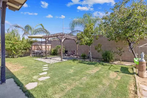 Exterior - 757 Strada St, Lemoore, CA 93245 photo 11 of 18