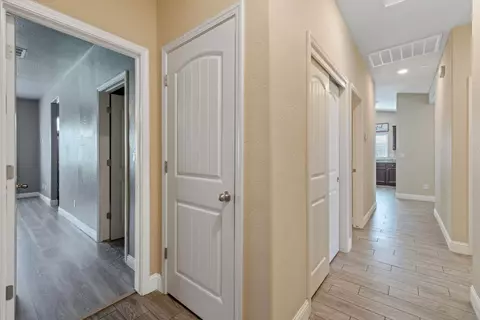Entry Way - 757 Strada St, Lemoore, CA 93245 photo 11 of 14