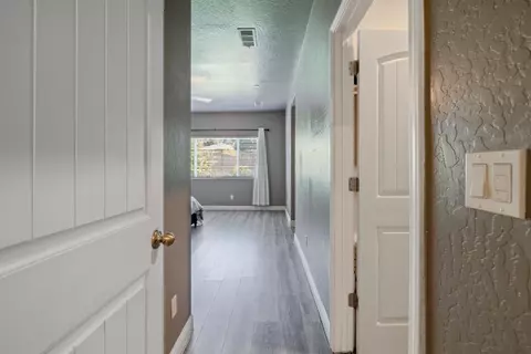 Entry Way - 757 Strada St, Lemoore, CA 93245 photo 12 of 14