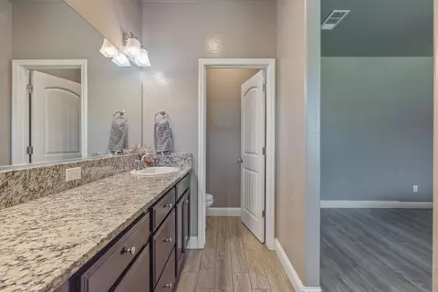 Entry Way - 757 Strada St, Lemoore, CA 93245 photo 13 of 14