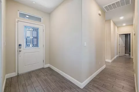 Entry Way - 757 Strada St, Lemoore, CA 93245 photo 2 of 14
