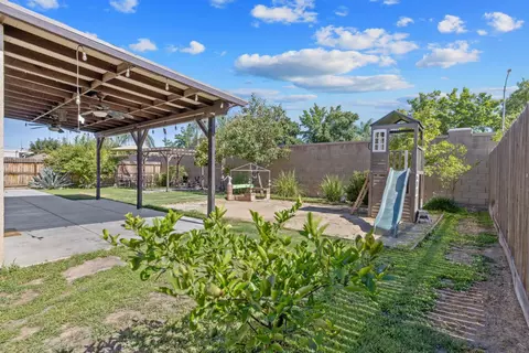 Exterior - 757 Strada St, Lemoore, CA 93245 photo 7 of 18