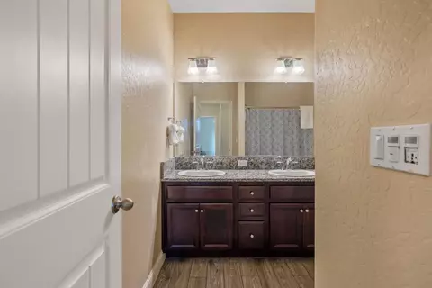 Entry Way - 757 Strada St, Lemoore, CA 93245 photo 10 of 14
