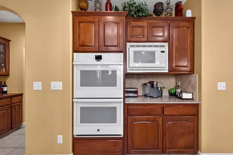 Kitchen - 1720 N Filbert Ave, Clovis, CA 93619 photo 5 of 5