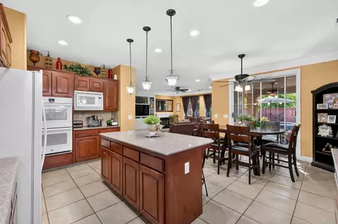 Kitchen - 1720 N Filbert Ave, Clovis, CA 93619 photo 4 of 5